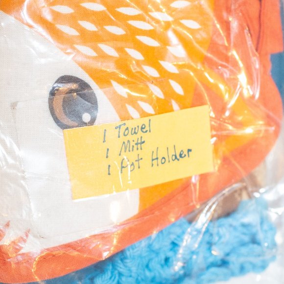 NiB Cute Blue & Orange Fox Crochet Kitchen Towel, Mitt and Pot Holder Gift Set - Picture 3 of 3